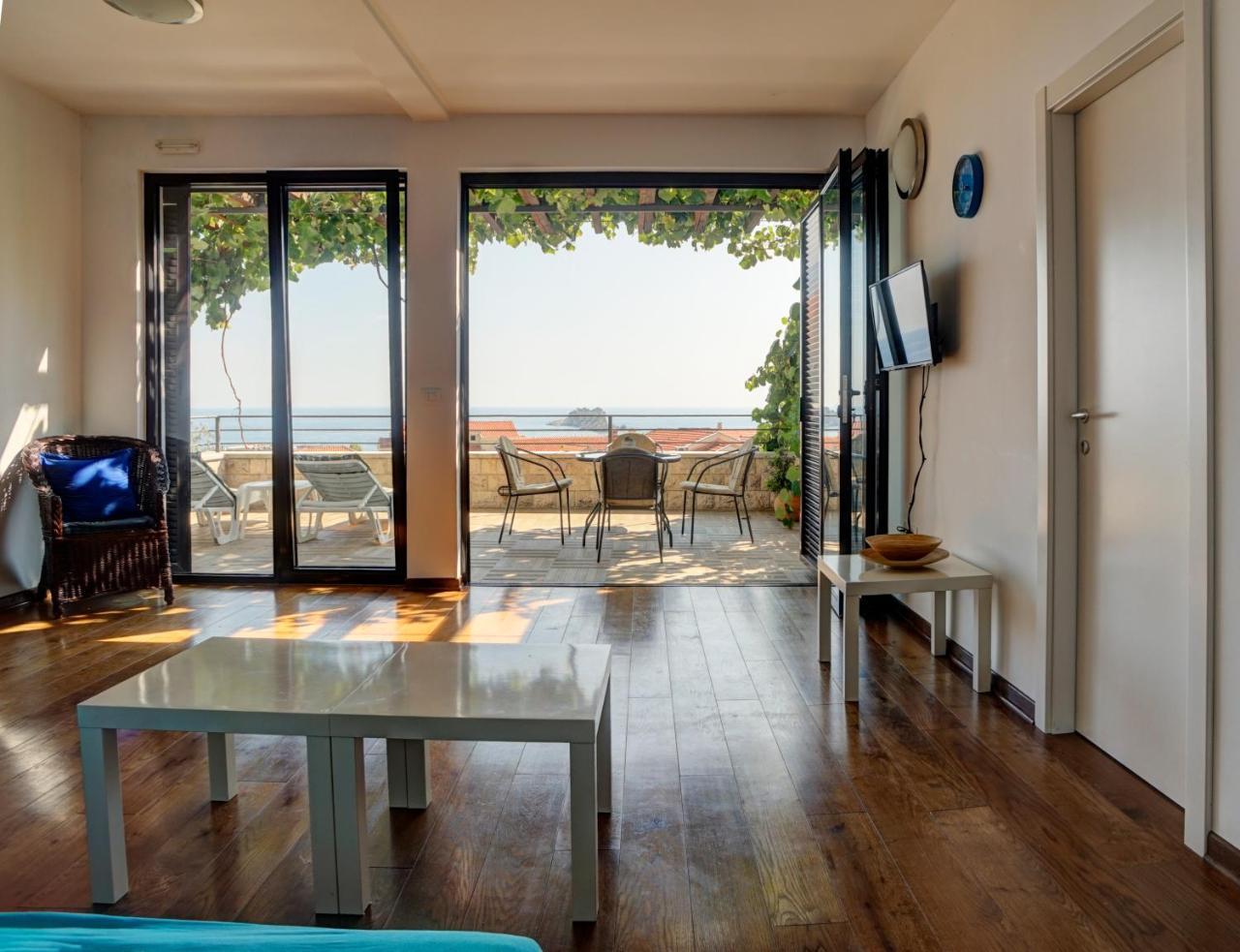 Apartments Minja Nerin Petrovac Ngoại thất bức ảnh